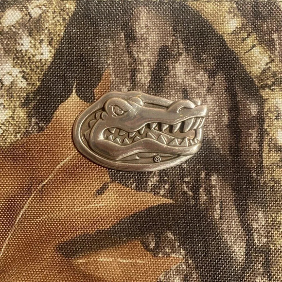 Camo Gator Handbag. With Inside Zip Pocket. Some Scuffing On Straps. - Picture 7 of 9